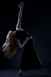 Indras Reinholdes kamerbalets aicina uz pirmizrādi