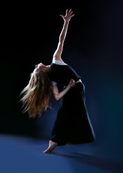 Indras Reinholdes kamerbalets aicina uz pirmizrādi