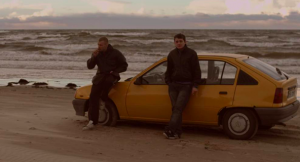 Daudzviet Latvijā sāk demonstrēt filmu "Cilvēki tur"