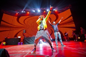 Foto: LMFAO dalībnieks Redfoo uzstājas Arēnā Rīga