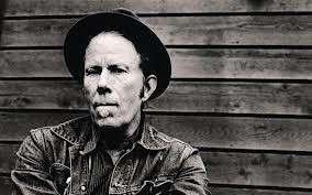 Toms Veitss un Antons Korbins izdos fotogrāmatu