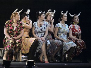 JRT ar izrādi "Melnais piens" viesosies teātra festivālā Hamburgā