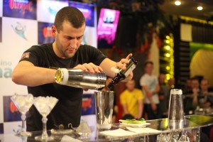 Starptautiskajā bārmeņu konkursā Rīgā uzvar polis Tomeks Maleks