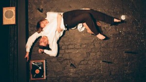 Dirty Deal Teatro repertuārā atgriežas "Mitjas mīlestība"