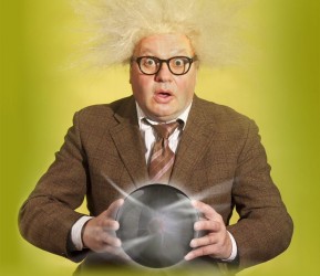 Jānis Jarāns hipnotizētāja lomā Daugavpils teātrī