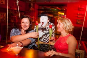 Foto: 8.marts kultūras bārā “Sapņi un kokteiļi”