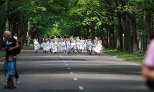 Skrējiens kāzu kleitās atkal pulcēs interesentus Mežaprkā