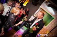 Foto: Guntis Veits Sieviešu dienā dala rozes