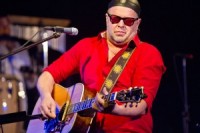 Boriss Grebeņščikovs Rīgā sniegs „Mājas koncertu”