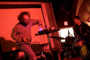 Chomsky uzstāsies Botfly & Holzkopf Duo no Kanādas