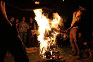 Valpurģu naktī dedzinās raganu, dzīros kā pats velns un sagaidīs gaismas atnākšanu