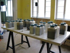 RIXC mākslinieku “Baktēriju baterija Nr. 8” Vroclavas biennālē