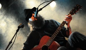 Britu mūziķis Timotijs Houlhauss atgriežas Latvijā