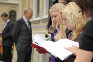 Latvijā vienlaikus lasa vairāk nekā 100 vietās