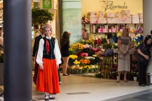 Foto: "Galerija Centrs" tautastērpu izstāde