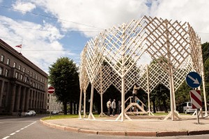 Rīgas centru rotā Dziesmusvētku “Sidraba birzs vainags”