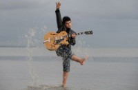 Ģitārspēles brīnumbērns Andreas Varady festivālā Rīgas Ritmi