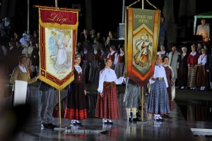 Oficiāli atklāti Dziesmu un deju svētki