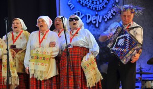 Foto: Ķīpsalā izskan vērienīgais Tautas mūzikas koncerts „Raksti”