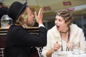 Foto: Vecrīgā atklāts jauns vasaras resorāns “Vējš vītolos”