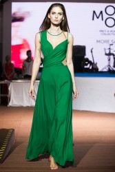 Latviešu dizaineru mode savaldzina Jūrmalas viesus