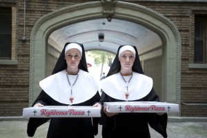 Šonedēļ uz kino ekrāniem iznāk filma “Violeta un Deizija”