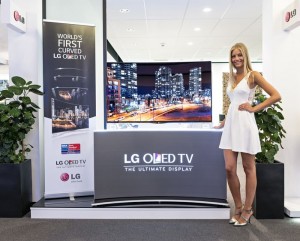 LG pirmais Eiropas tirgū laiž apgrozībā ieliektos OLED televizorus