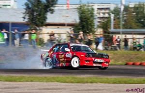 Drifta sezonas noslēgumā gaidāmi pārsteigumi uz goda pjedestāla