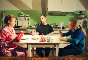 „Teātris.zip” demonstrēs Jaunā Rīgas teātra izrādi „Stikla zvērnīca”