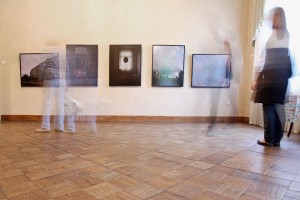 Sarkandaugavā apskatāmas divas „Survival Kit 5” ietvaros tapušas izstādes