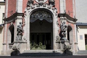 Kinoteātrim Splendid Palace gleznotās kino afišas īpašā izstādē