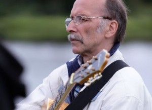 Dziesmu vakaru koncertciklā uzstāsies dziesminieks Vilnis Punka