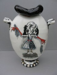 Izstāde "Suņa dzīve: atķēdēta" atklāj saikni starp suni un viņa saimnieku