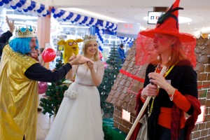 Pasaku festivāls pulcē desmitiem lāču, vilku un citu tēlu