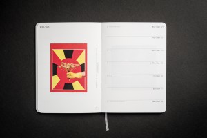 Izdots dizaina plānotājs ar 57 fotogrāfu darbiem