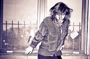 Totaldobže eglīte Ģertrūdes ielas teātrī ar Moniku Heidemann no Xylos