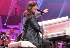 Roberts Velss Rīgā uzstāsies 50 mūziķu pavadībā