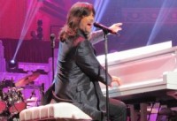 Roberts Velss Rīgā uzstāsies 50 mūziķu pavadībā