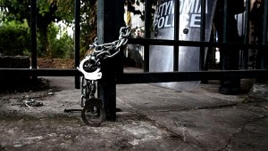 Filma par Grieķijas sabiedriskās televīzijas slēgšanu – televīzijas pirmizrāde