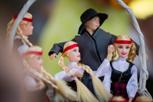 Apstiprina skolēnu dziesmu un deju svētku norises datumus un vietas