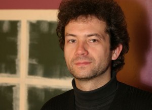 Niko Dostāla „Klīvija” dziļi iemieso 30. gadus