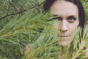 Rufusa Vainraita koncertu Rīgā iesildīs Lūsija Vainraita Roša