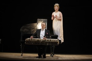 Foto: Pirmizrāde JRT iestudējumam „Peldošie – ceļojošie”