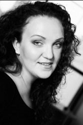 Liepājas Simfoniskais orķestris un Ilona Bagele koncertā „Mīlas stāsti”