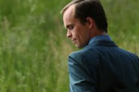 Pīters Broderiks martā atgriežas Rīgā