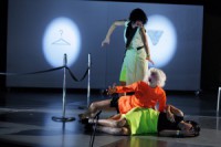 “Šeipings” Dailes teātrī šķērso robežu starp mākslu un cilvēktiesībām