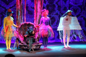 Bērni ar prieku uzņem Jūrmalas teātra jauno iestudējumu