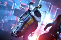 Foto: Apocalyptica Arēnā Rīga koncertē kopā ar somu orķestri